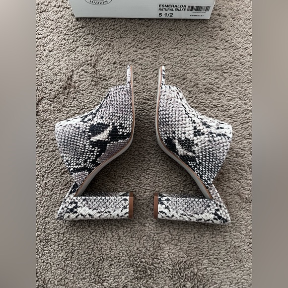 Steve Madden Women’s Esmeralda Natural Snake Sandals - Picture 4 of 7